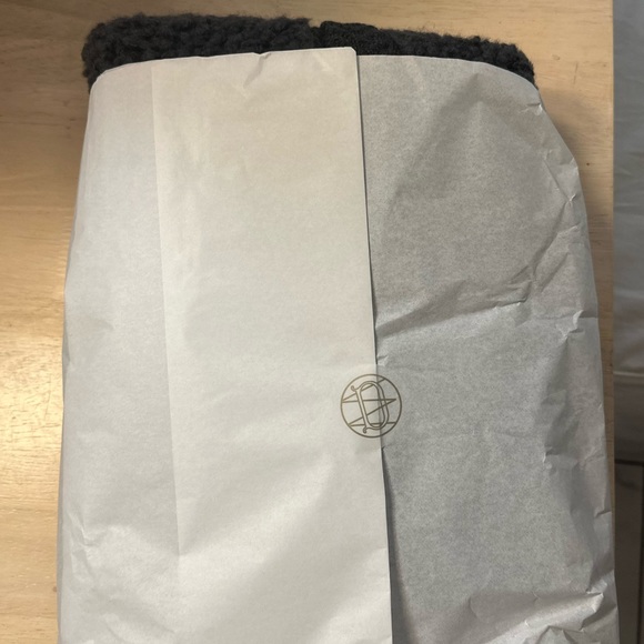 Massimo Dutti Boucle Knit cardigan with buttons. Sold out in stores. Super cozy - Picture 5 of 6